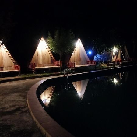 Nongkhiaw Campingsite Swimming Pool Hotel Ban Phathok Eksteriør billede